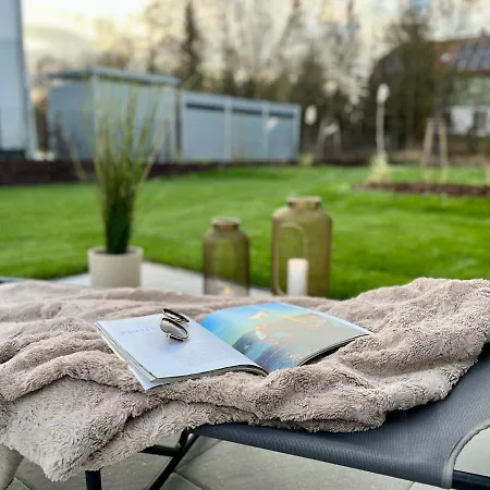 Neu! Feriendomizil Traumzeit 1 Mit Sauna & Garten Nyaraló